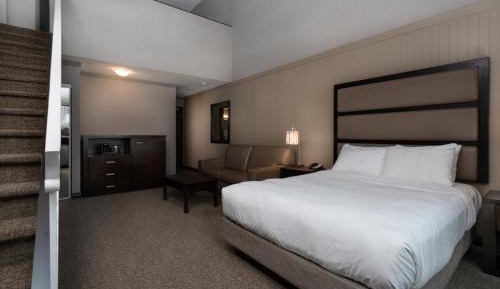 Deluxe Loft Suite