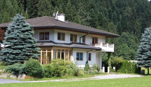 Four-Bedroom Apartment with Balcony 
