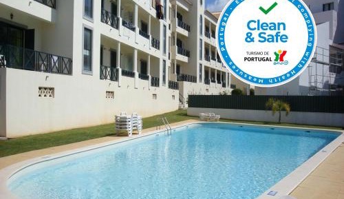 Apartment with Pool View 