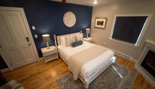Room 12 – Queen Room with Fireplace