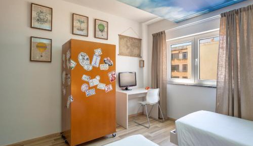 Themed Twin Room - Around the World