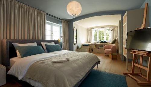 'total large' studio