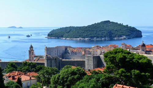 One-Bedroom Apartment with Sea View