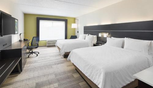 Standard Queen Room with Two Queen Beds - Extra Floor Space