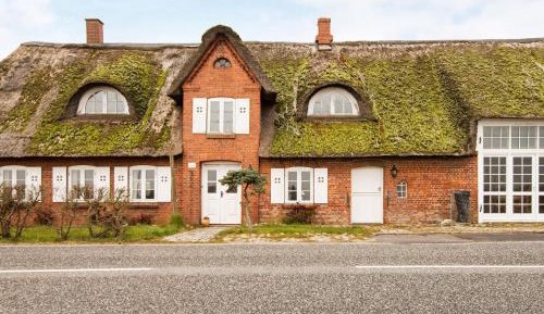 Six-Bedroom Holiday Home