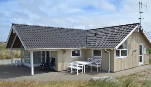 Three-Bedroom Holiday Home 