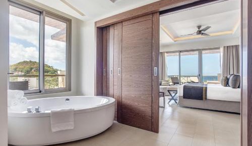 Luxury Presidential One Bedroom Swim Out Diamond Club