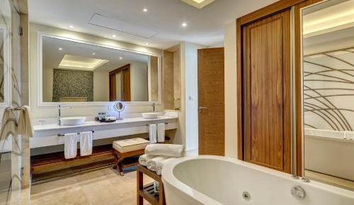 Luxury Chairman Two Bedroom Suite Ocean Front Swim Out Diamond Club