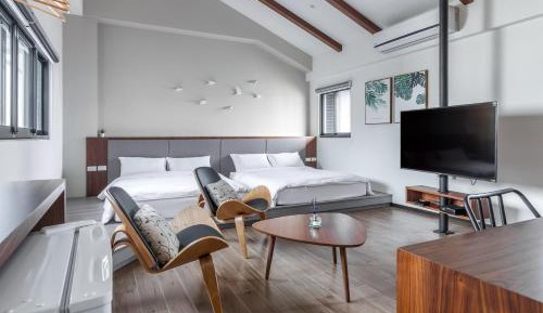 Premium Garden View Twin Room with Bathtub