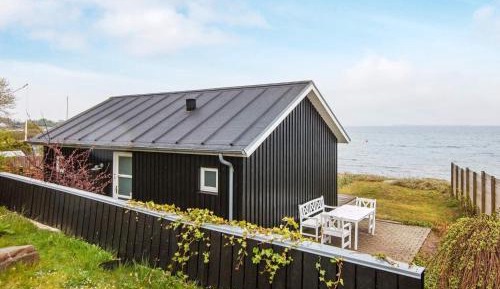 One-Bedroom Holiday Home