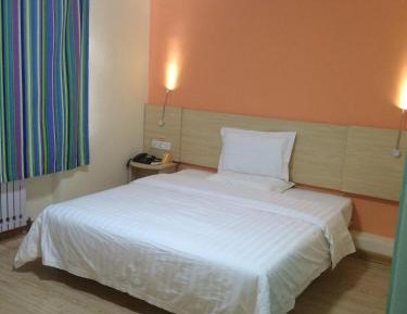 Comfortable Queen Room