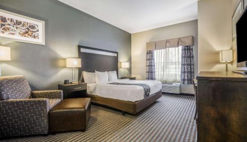 Deluxe King Room - Mobility Access/Non-Smoking