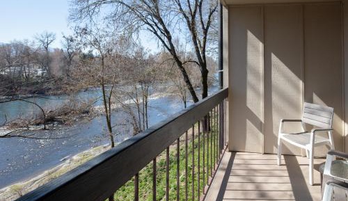 Standard King Room with River View