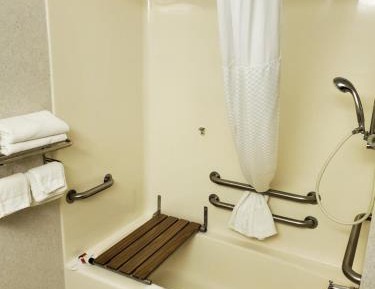 Queen Room - Disability Access/Non-Smoking