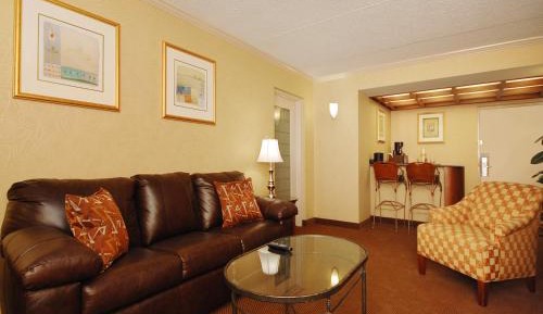 Deluxe Suite with Spa Bath