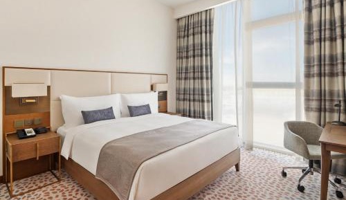 One-Bedroom King Suite with Pool View - Non-Smoking