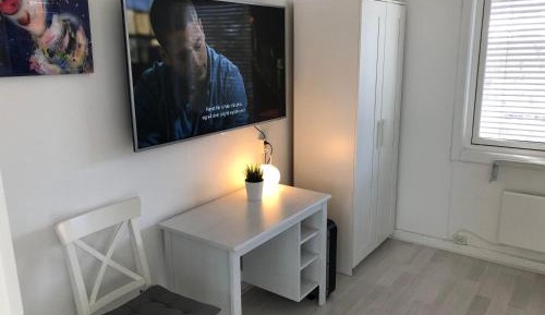 Single Room with Shared Bathroom