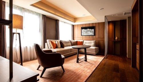 KIng Suite with Club Lounge Access (Story) - Non-Smoking