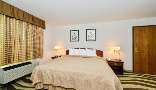 King Suite with Hot Tub - Non-Smoking