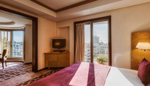 Deluxe King Suite
