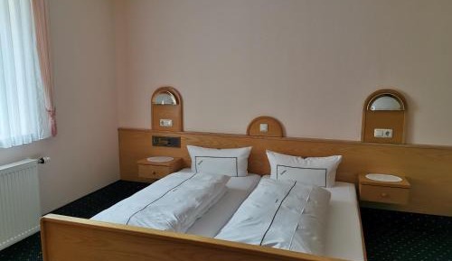 King Studio with Sofa Bed