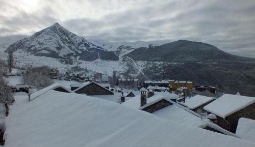 Family Room (2 Adults + 2 Children)