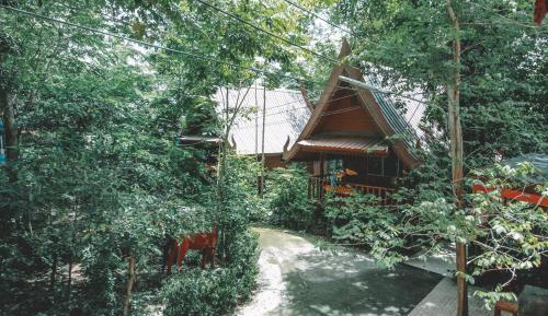Bungalow with Garden View