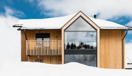 Apartment with Mountain View