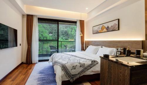 Whispering Mountain - Double Room with Mountain View