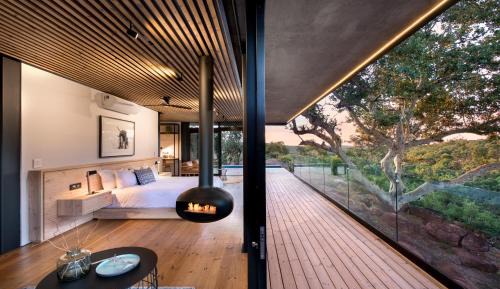 Honeymoon Suite