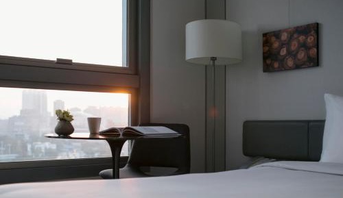 Sunrise Deluxe King Room