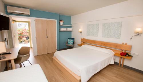 Family Room (2 Adults + 1 Child)