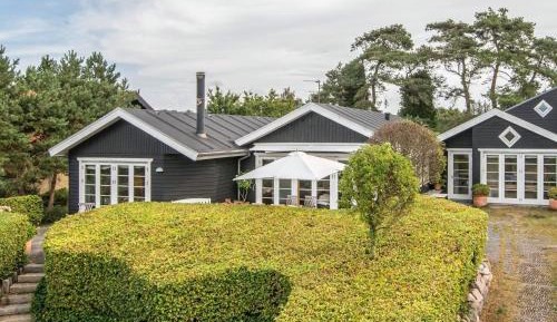 Three-Bedroom Holiday Home 