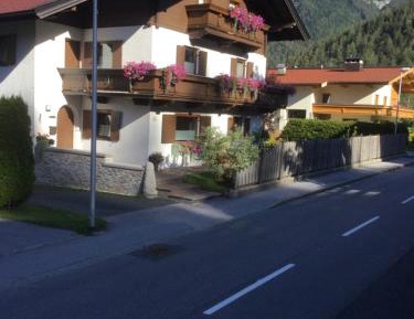 Apartment with Mountain View