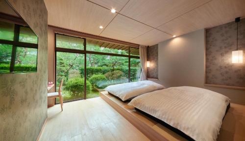 Suite with Garden View