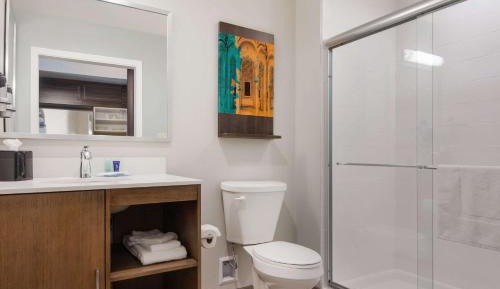 King Suite - Non-Smoking