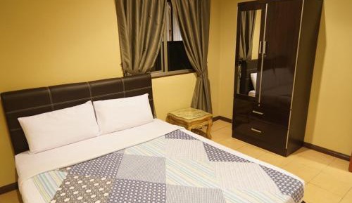 3-Bedroom Family Room with Balcony