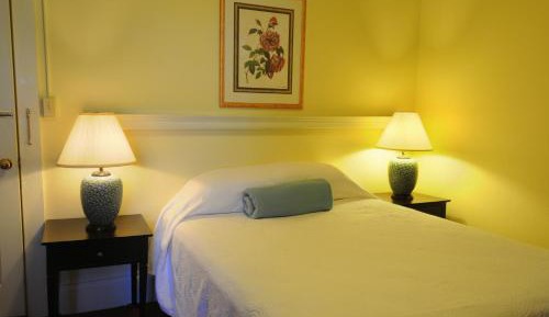 Queen Room with Twin Bed