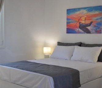 Deluxe Studio