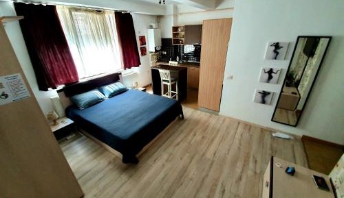 Deluxe Studio