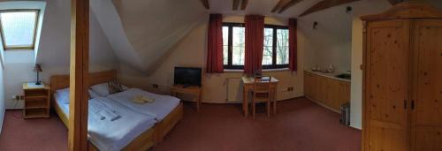 Twin Room with Private External Bathroom