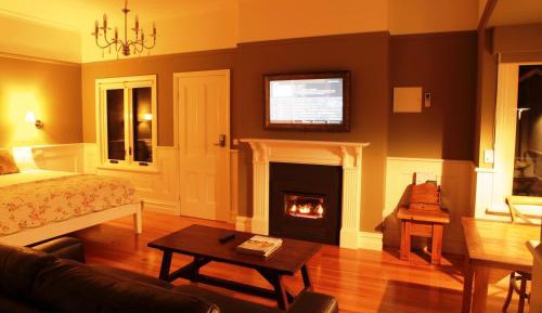 Deluxe One-Bedroom Cottage - Botanica