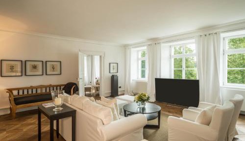 Superior One-Bedroom Apartment