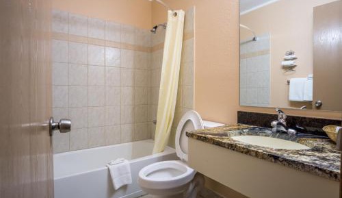 Queen Room - Non-Smoking