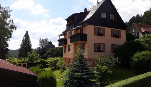 Apartment with Mountain View