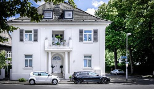 Deluxe One-Bedroom Apartment with Balcony 