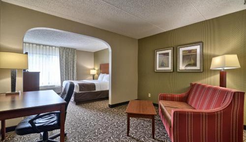 Suite with Seating Area