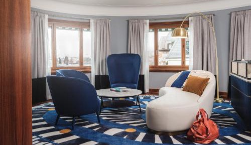 Suite with Lake View