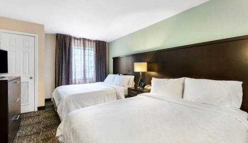 Two-Bedroom Suite with Three Queen Beds