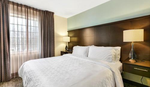 Two-Bedroom Suite with Oner King Bed and One Queen Bed